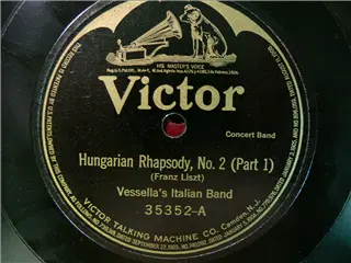 small_victor 35352 a.webp